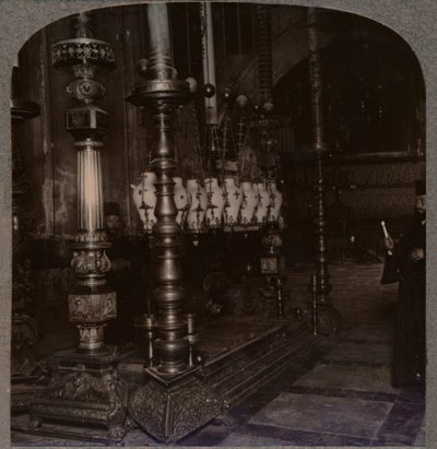Ilmoituksen kivi Pyhän haudan kirkossa, Jerusalemissa, n. 1900 tekijältä Unbekannt