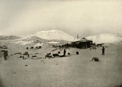 Talvikorttelin. Taustalla Erebus-vuori, c1908, 1909 tekijältä Unbekannt