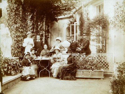 Herttua Fjodor Uvarovin perhe maalaistalossaan Poretšjessä, Venäjällä, 1880-luku tekijältä Unbekannt