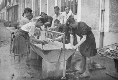 Aamukäymälä mantereella, 1914 tekijältä Unbekannt