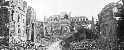 Albertin rauniokaupunki ja kirkon kellotorni, Sommen, Ranska, 22. elokuuta 1918 tekijältä Unbekannt
