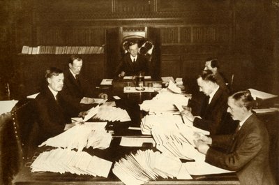 Kohtaus Lord Chancellors -toimistossa...Kenraalinvaalit, 1923, 1935. tekijältä Unbekannt