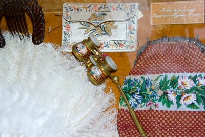 Teatteritarvikkeet ja -vaatteet, 1800-luku tekijältä Unbekannt