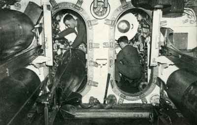 Brittiläisen sukellusveneen torpedoputket, toinen maailmansota, 1945. tekijältä Unbekannt