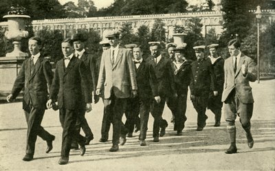 Rekrytoineiden koulutus Royal Naval Volunteer Reservessä, ensimmäinen maailmansota, 1914, n. 1920. tekijältä Unbekannt