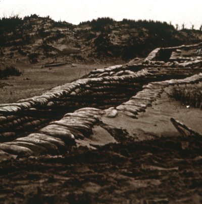 Kaivannot dyynien suojassa, Nieuwpoort, Flanderi, Belgia, c1914-c1918 tekijältä Unbekannt