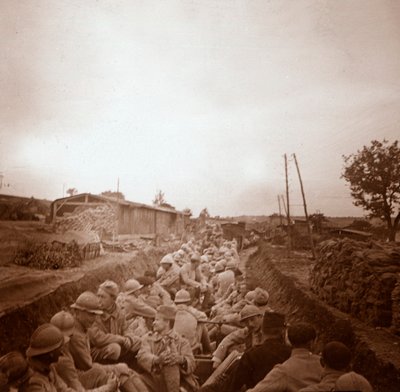 Joukkoja avoimissa junavaunuissa, Genicourt, Pohjois-Ranska, c1914-c1918 tekijältä Unbekannt