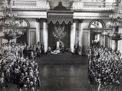 Tsaari Nikolai II puhumassa ensimmäisen duuman avajaisissa Pietarissa, Venäjällä, 27. huhtikuuta 1906 tekijältä Unbekannt