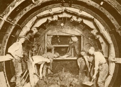 Putkitunnelin kaivaminen Greathead Boring Shieldin avulla, n. 1930. tekijältä Unbekannt