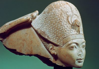 Tutankhamon yllään Blue Crown, 1300-luvulla eKr tekijältä Unbekannt