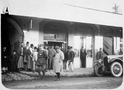 Kaksi Ranskan muukalaislegioonan upseeria, Syyria, 1900-luku tekijältä Unbekannt