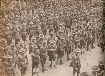 Yhdysvaltain joukot paraatissa ennen marssia Lontoon läpi 15. elokuuta 1917, jolloin he olivat tekijältä Unbekannt