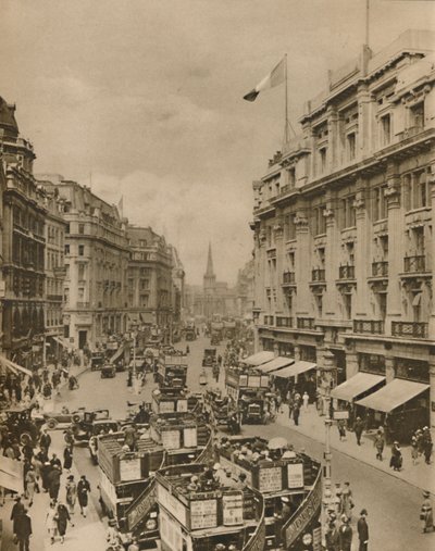 Regent Streetin yläosa, Lontoon ostosten paratiisi, vuodelta 1935. tekijältä Unbekannt