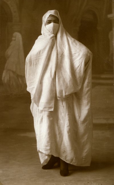 Hunnullinen nainen, Alger, Algeria, 1943 tekijältä Unbekannt