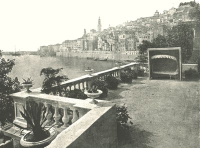 Näkymä kaupunkiin lahdelta, Menton, Ranska, 1895. tekijältä Unbekannt