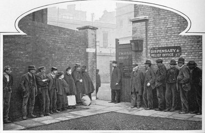 Odotetaan pääsyä St Marylebone Workhouseen, Luxborough Street, Lontoo, c1901 1903 tekijältä Unbekannt