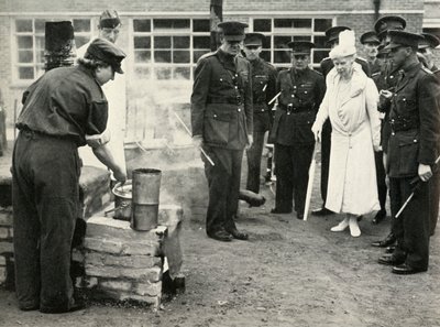 Katsomassa A.T.S. tytöt töissä...Army School of Cookery at Aldershot, c1941, 1951. tekijältä Unbekannt
