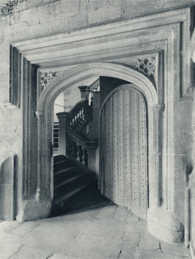 Waynfletes North Door, jossa on 1700-luvun portaat yläkouluun ja esikappeliin, 1926 tekijältä Unbekannt