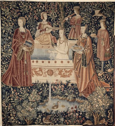 Nainen kylpeminen Attendants Tapestry -sarjan ympäröimänä La Vie Seigneuriale, n. 1500 tekijältä Unbekannt