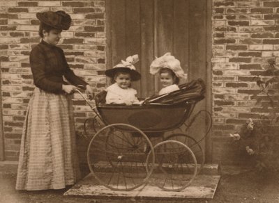 Nainen ja lapset rattaissa, 1937 tekijältä Unbekannt