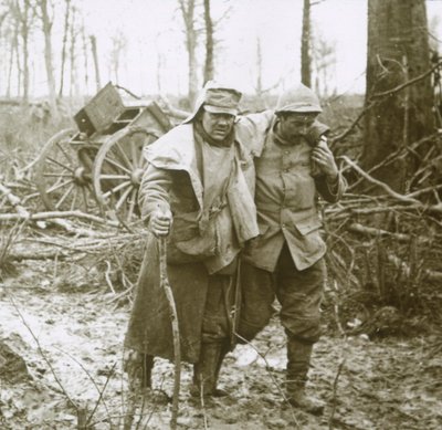 Haavoittunut sotilas, Verdun, Pohjois-Ranska, 1916 tekijältä Unbekannt