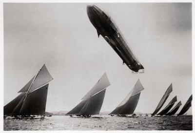 Zeppelin LZ11 Viktoria Luise lennossa Kielin regatan aikana, Saksa, 1912 1933 tekijältä Unbekannt