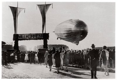 Zeppelin LZ 127 Graf Zeppelin laskeutui Friedrichshafeniin, Saksaan, 1933 tekijältä Unbekannt