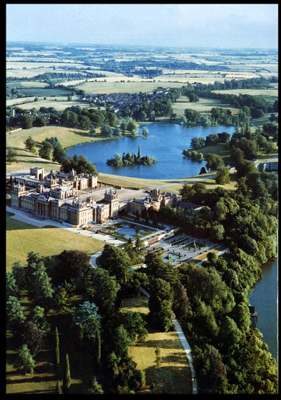 Ilmakuva Blenheimin palatsista, Oxfordshire tekijältä Unbekannt Unbekannt