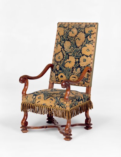 George II käsityönä päällystetty sohva, n. 1745. Käärmeellinen selkä, kaarevat käsivarret peitetty käsityönä veistetyillä cabriole-jaloilla. tekijältä Unbekannt Unbekannt