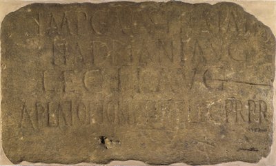 Kirjoitus Hadrianuksen muurilla olevasta virstanlinnasta 38, 2. legioona Augusta, 122-125 jKr. tekijältä Unbekannt Unbekannt