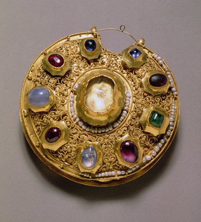 Kolt-medaljonki, kultasetti helmillä ja jalokivillä, cloisonne, emali, filigraani ja granulaatiokoristeet, Ryazan, 1100-luku tekijältä Unbekannt Unbekannt