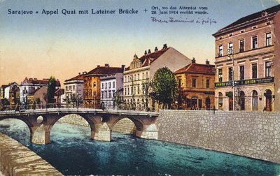Postikortti, joka kuvaa Sarajevon, Appel Quayn ja Lateinerin sillan, arkkiherttua Franz-Ferdinandin ja hänen vaimonsa Sophien salamurhan 28. kesäkuuta 1914, n. 1920 tekijältä Unbekannt Unbekannt