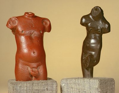 Punainen hiekkakivi miesvartalo ja harmaa hiekkakivitanssija, Harappa, 2300-1750 eaa. tekijältä Unbekannt Unbekannt