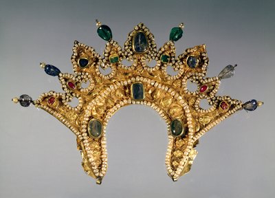 Venäläinen diadeemi, kultasetti helmillä ja puolijalokiveillä, 1600-luvun alku tekijältä Unbekannt Unbekannt