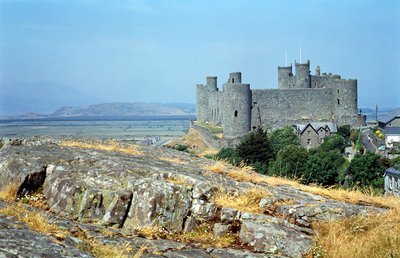 Näkymä Harlechin linnalle, Gwynedd, Pohjois-Wales tekijältä Unbekannt Unbekannt