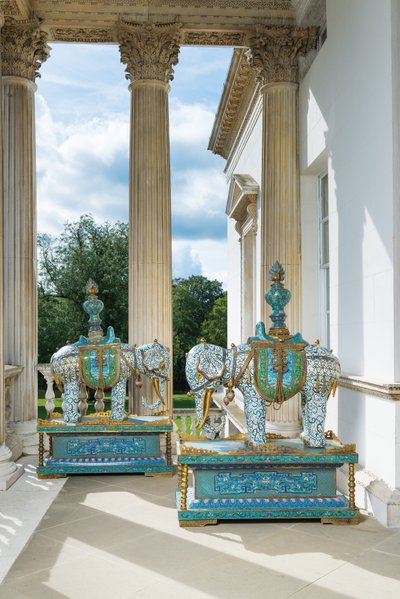 Pari suuria kiinalaisia Cloisonnen emalinorsuja telineissä, n. 1900 (Cloisonne Enamel) tekijältä Unbekannter Künstler