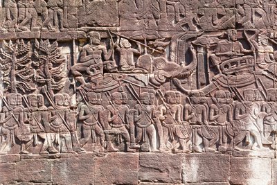 Bayon-temppelin länsipuolella olevat basreliefit, jotka kuvaavat khmerien sotilaita marssimassa, Angkorin arkeologinen alue, Kambodža (kuva) tekijältä Unbekannter Künstler