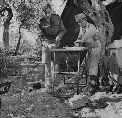 Sähkö- ja koneinsinöörien puusepän korjaamo, 8. armeija, Italia tekijältä Unbekannt