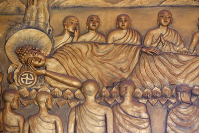 Chua Thiep Pitkä buddhalainen pagodi. Makaava Buddha. Opetettuaan 45 vuotta dharmaa, Buddha siirtyi Parinirvanaan. Patsas. Thay Ninh. Vietnam tekijältä Unbekannt