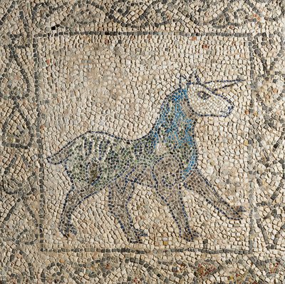 Pyhän Johanneksen evankelistan kirkko, neljäs ristiretki, yksisarvisen mosaiikkilattian fragmentit, Ravenna, Emilia-Romagna, Italia tekijältä Benjamin Baud