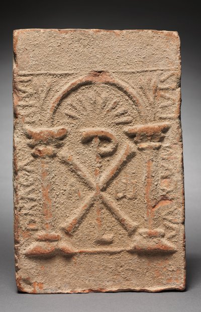 Columbariumin hautalaatta, jossa on Kristuksen monogrammi, 500-800 tekijältä Unbekannt