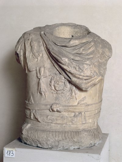 Cuirass, roomalainen (marmori) tekijältä Unbekannt