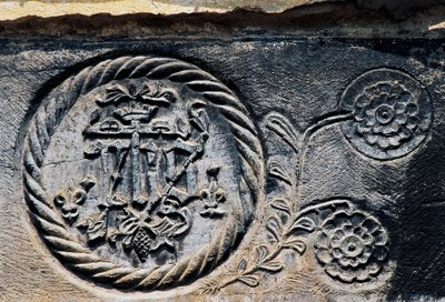 Koristeellinen yksityiskohta sisäänkäynnistä, Pigna, Liguria, Italia tekijältä Benjamin Baud