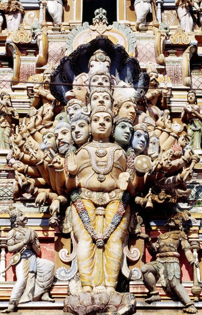 Koristeellinen yksityiskohta hindutemppelistä, Colombosta, Sri Lankasta tekijältä Benjamin Baud