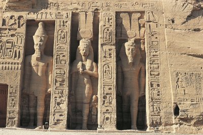 Egypti. Nubian muistomerkit Abu Simbelissä (UNESCOn maailmanperintöluettelo). tekijältä William M. Timlin