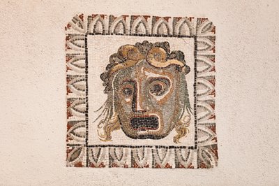 1. vuosisadalta eKr. peräisin oleva lattiamosaiikki, joka kuvaa Dionysoksen naamaria, roomalaisesta huvilasta lähellä Via Ruffinellaa Roomassa, Rooman kansallismuseo (museo nazionale romano), Rooma, Italia tekijältä Unbekannter Künstler