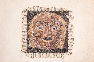1. vuosisadalta eKr. peräisin oleva lattiamosaiikki, joka kuvaa Dionysoksen naamaria, roomalaisesta huvilasta lähellä Via Ruffinellaa Roomassa, Rooman kansallismuseo (museo nazionale romano), Rooma, Italia tekijältä Unbekannter Künstler