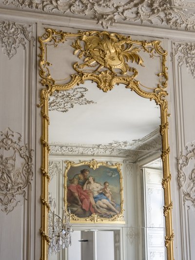 Jään ja peilien pelit, Auroren ja Cephalen heijastus, Francois Boucherin (1703-1770) maalaus. Prinssin huone. Hotel de Soubise, Pariisi tekijältä Unbekannt