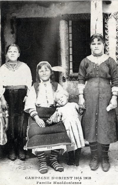 Kreikka, Makedoina: muotokuva makedonialaisperheestä - Postikortti 1914-1918 tekijältä William M. Timlin