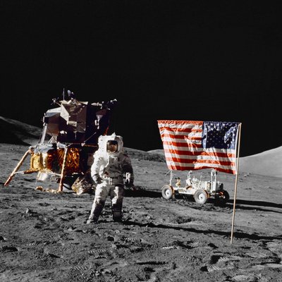 Harrison H Schmitt Kuun pinnalla Apollo 17:n laskeutumistehtävän aikana tekijältä Unbekannt